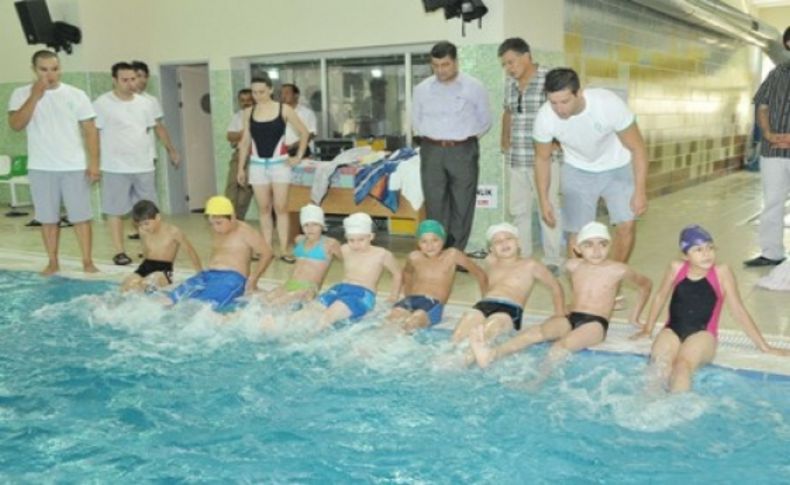Bornova’da kışın da yüzme keyfi
