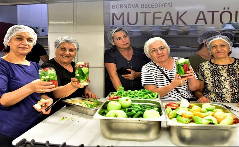 Bornovalı kadınlar kışa hazırlanıyor