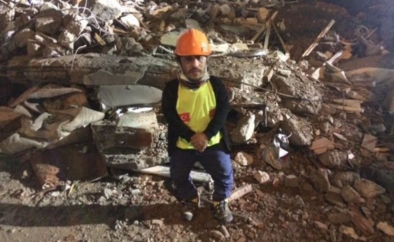 Boyunun avantajını kullanarak hayat kurtarma mücadelesi veriyor