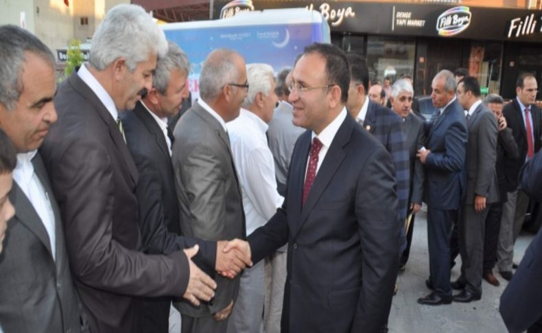 Bozdağ: Kim dara düşse ve yardıma muhtaçsa Türkiye oradadır