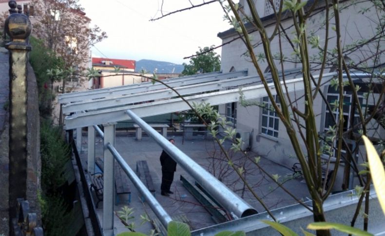 Bozhane Camii avlusunun üzeri kapatılıyor
