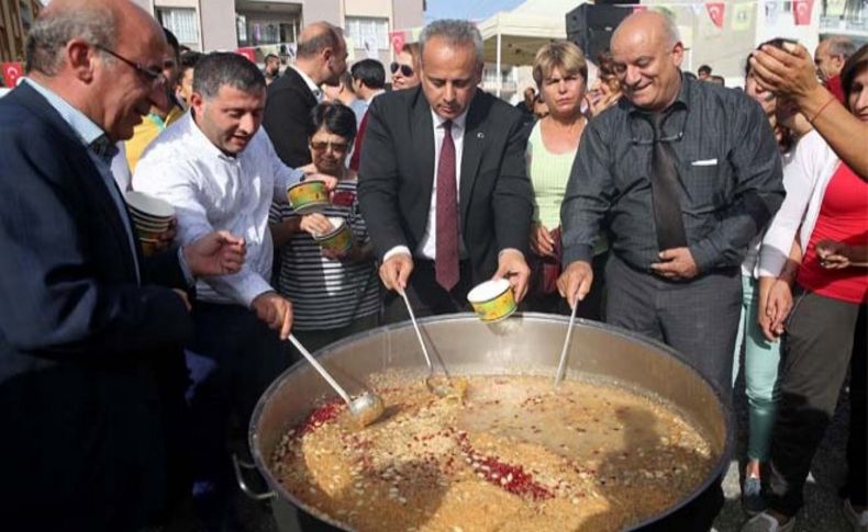 Buca’da aşure el ele karıldı