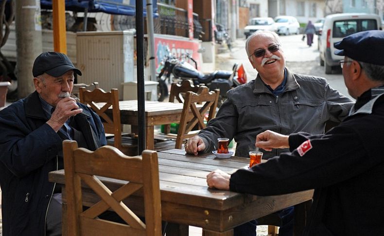 Buca’da 'Çaylar Bizden'