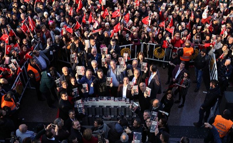 Buca'da 50 bin Nutuk dağıtıldı