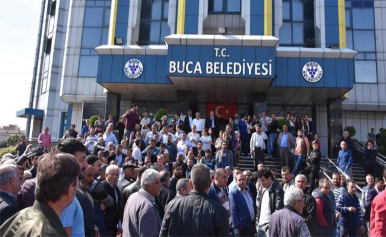 Buca'da pazarcılar belediyeye yürüdü