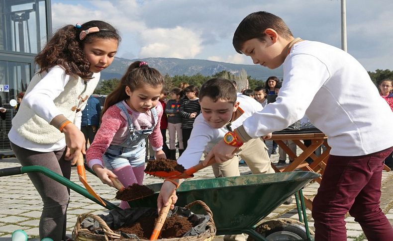 Buca’nın 10 bin çocuğu doğayla kucaklaşıyor