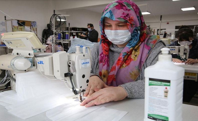 Buca’nın kursiyerleri maske için kolları sıvadı