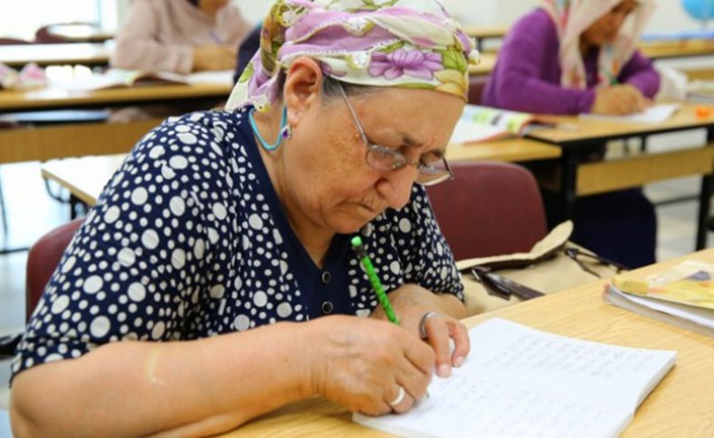 Okuma Yazma kursuyla hayata tutundular