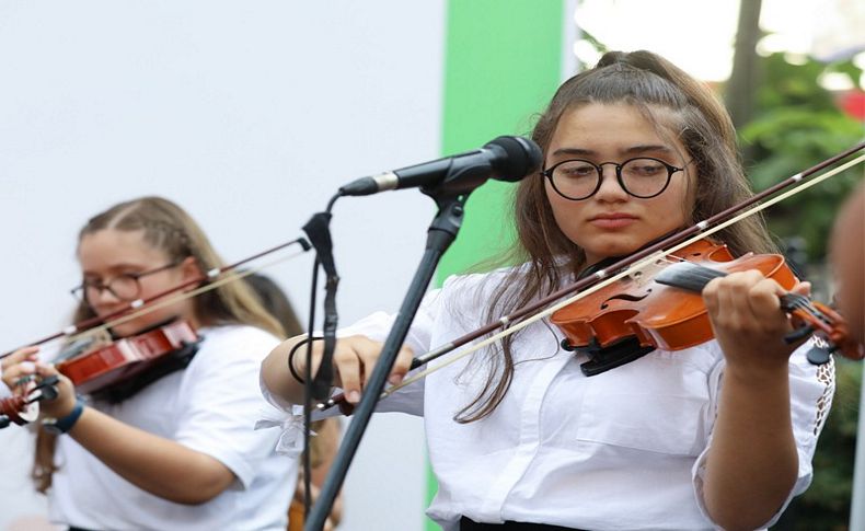 Bucalı kursiyerlerden sanat şenliği