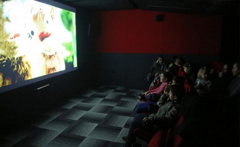Bucalı miniklerin sinema keyfi