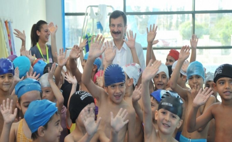 Bucalı minikler yüzme öğreniyor