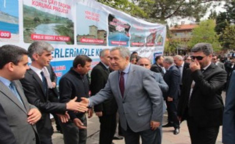 Arınç'tan bomba açıklama: 'Biz gidelim de kıytırık partiler mi gelsin!'