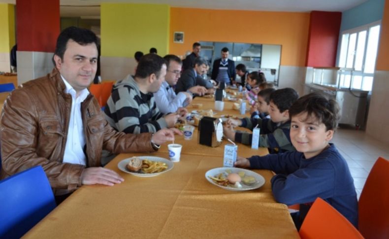 Burç Ceyhan Koleji'nde 'Babamla Kahvaltı' projesi