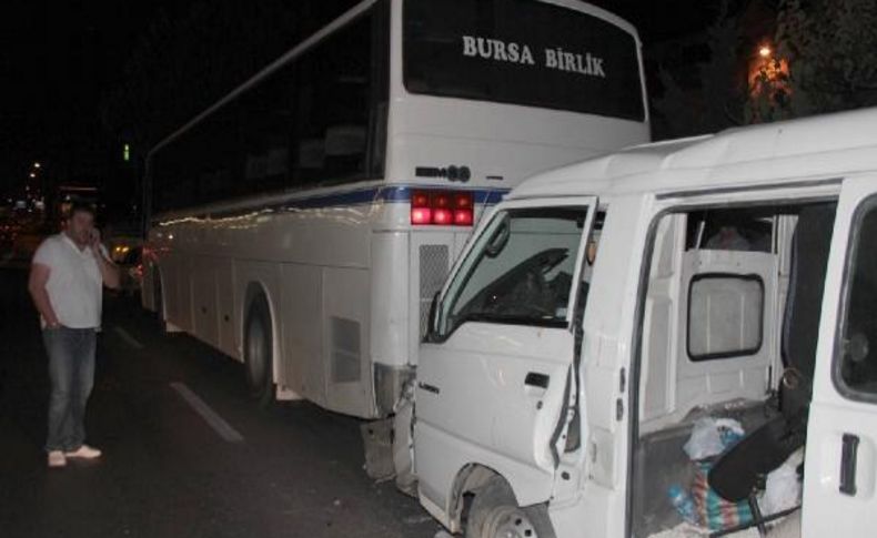 Bursa’Da Trafik Kazasi: 5 Yarali