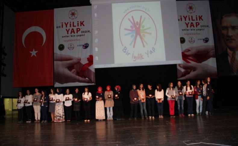 Bursa'daki liseliler 'en iyi iyiliği' yapmak için yarıştı ödülü kaptı