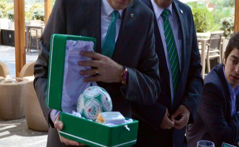Bursaspor'dan Vojvodina yönetimine yemek