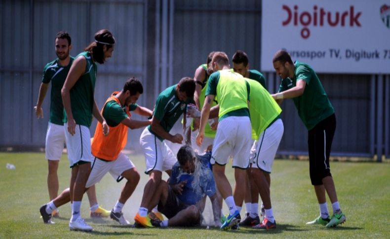 Bursaspor’un antrenmanı neşeli bitti