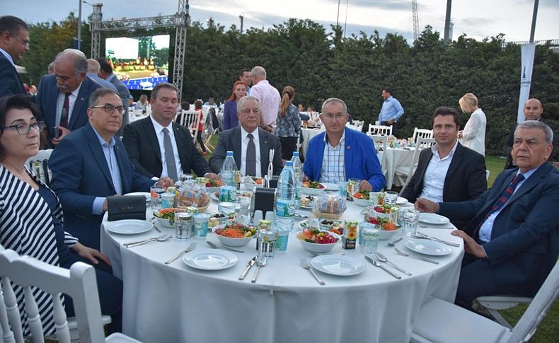 Büyükşehir Belediyesi'nin ilk iftarı muhtarlarla