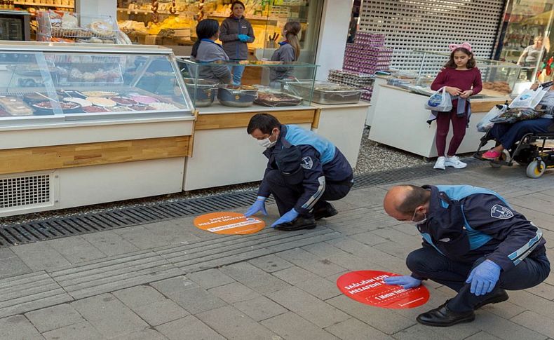 Büyükşehir'den corona virüs için özel zemin çıkartmaları