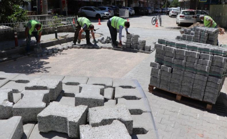 Büyükşehir'den salgına rağmen parke taş atağı