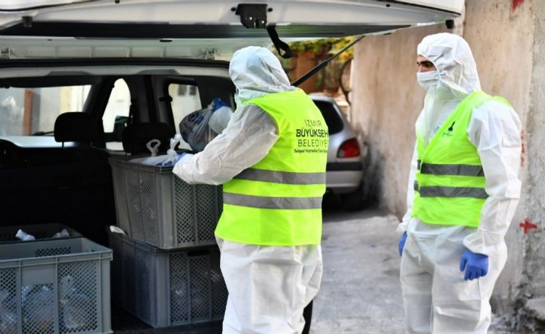 Büyükşehir evinde Covid tedavisi görenlere yemek dağıtımını sürdürüyor