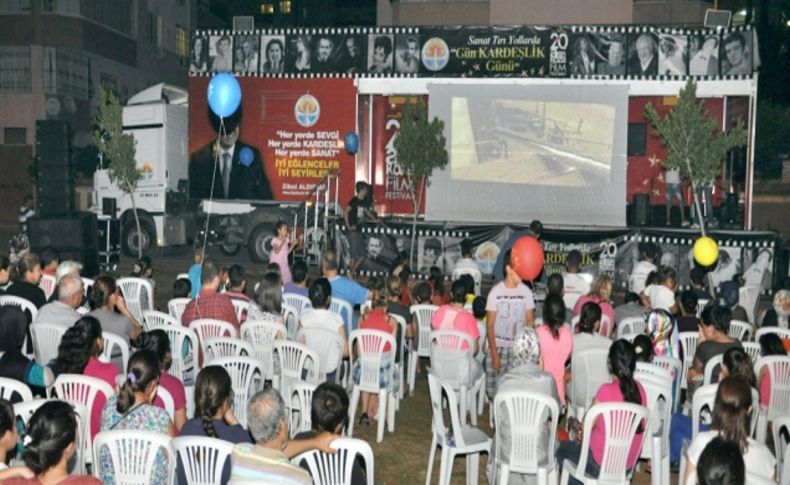 Büyükşehir Belediyesi Sanat TIR’ı Toros Mahallesi'nde