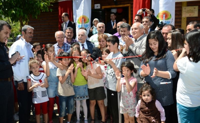 Büyükşehir Belediyesi'nin kurduğu okuma salonu törenle açıldı