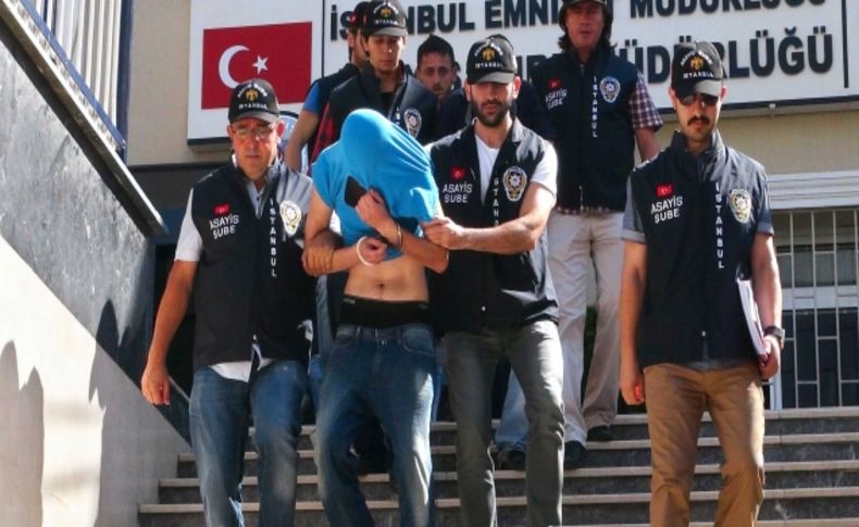 Çaldıkları kasayı açarken paraları yakmışlar