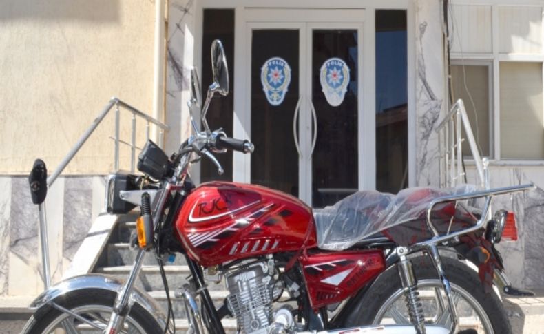 Çalınan yeni motosikleti polis bulup teslim etti