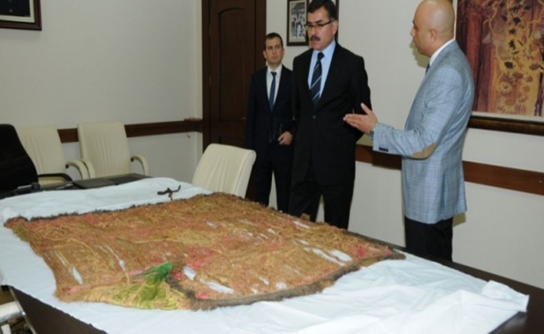 Camiden çalınan tarihi sancak bulundu