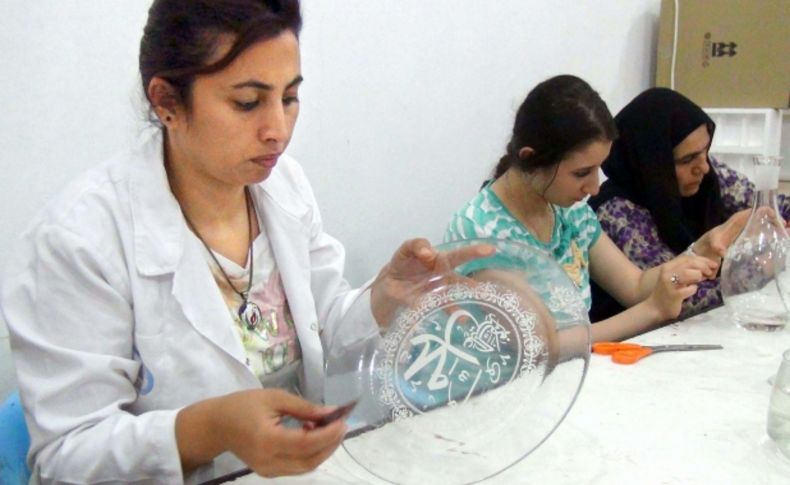 Camlar hünerli ellerde hayat buluyor