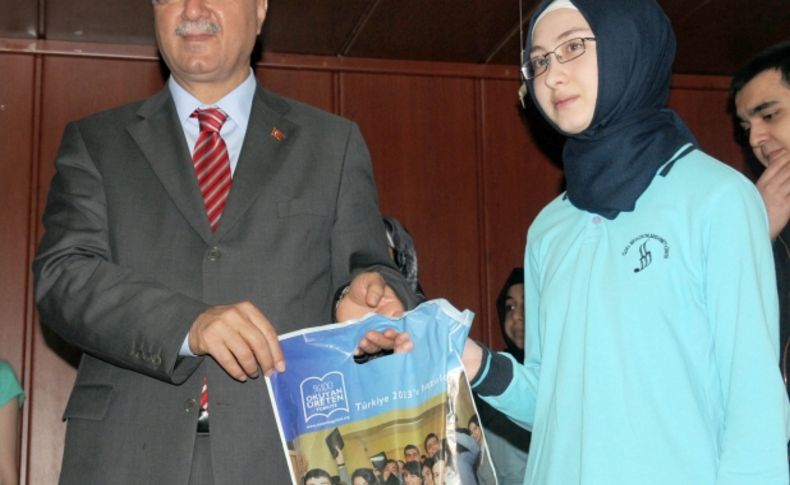 Çanakkale kahramanlarına en güzel mektubu yazan öğrenciler ödüllendirildi