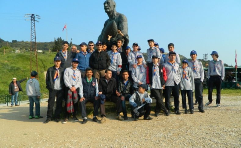 Çanakkale'den dönen izcilerden Başkan Özgan’a teşekkür ziyareti