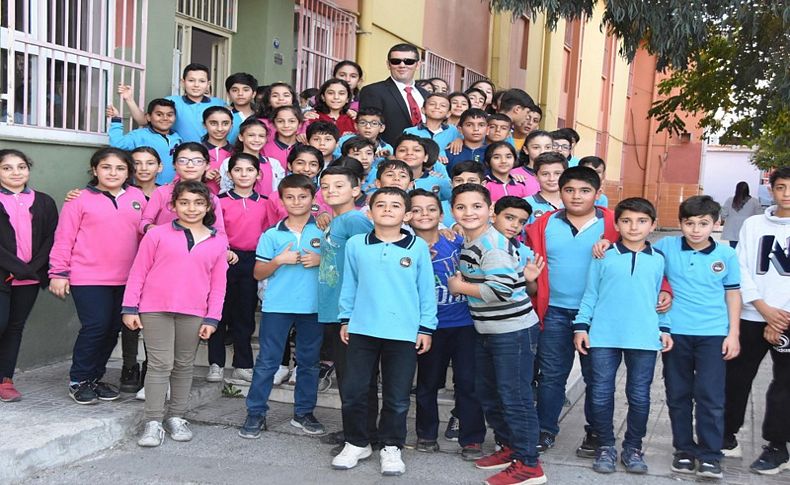 Çernobil faciasında gözlerini kaybeden öğretmenin meslek aşkı