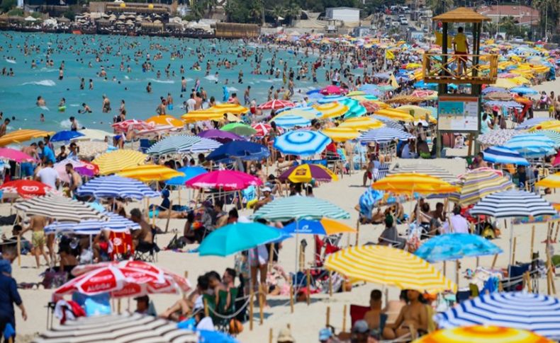 Çeşme'de bayram yoğunluğu