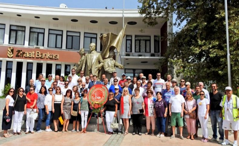 Çeşme'de CHP'lilerden Kocaoğlu'na destek