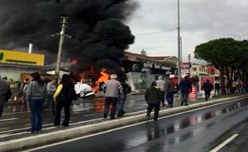 Çeşme'de dehşet... Yapı market alev alev yandı!