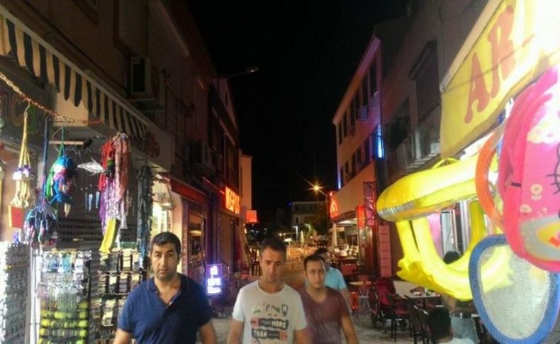 Çeşme'de direk arızası esnafı isyan ettirdi