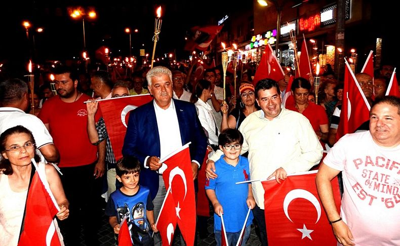 Çeşme'de meşaleli yürüyüş