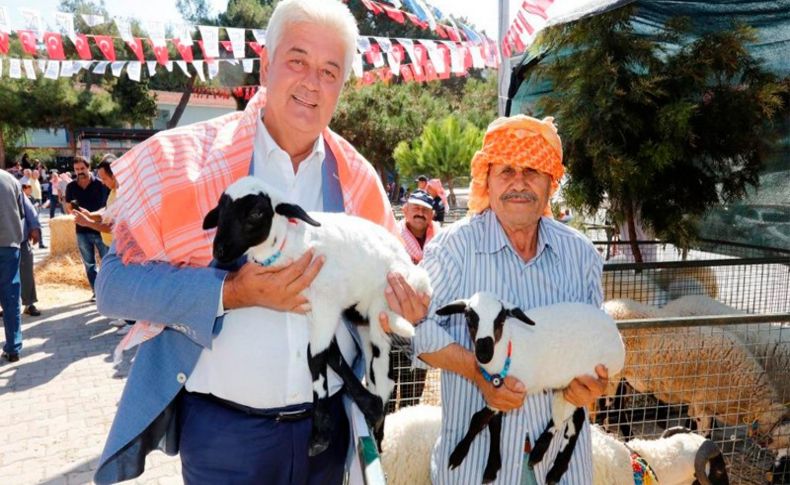 Çeşme'de renkli şenlik