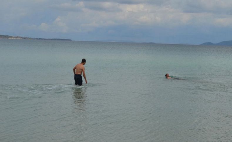 Çeşme'de sağana rağmen sezonu açtılar