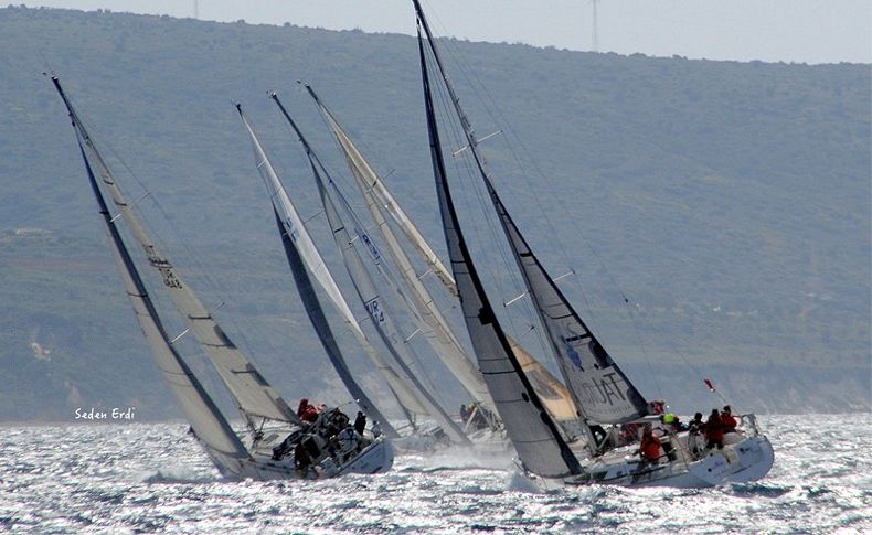 Çeşme’de tekneler çocuklar için yarıştı