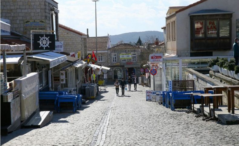 Çeşme'de yılbaşı öncesi yazlıklar dolu, sokaklar boş