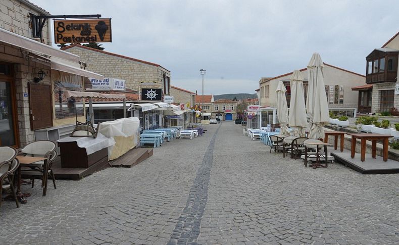 Çeşme'nin sosyete pazarında önlemlere uyuldu