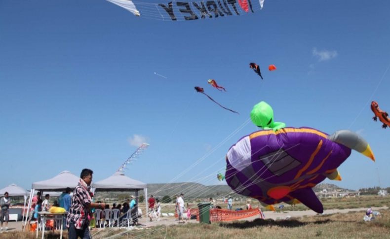 Çeşme'de gökyüzünü uçurtmayla donattılar