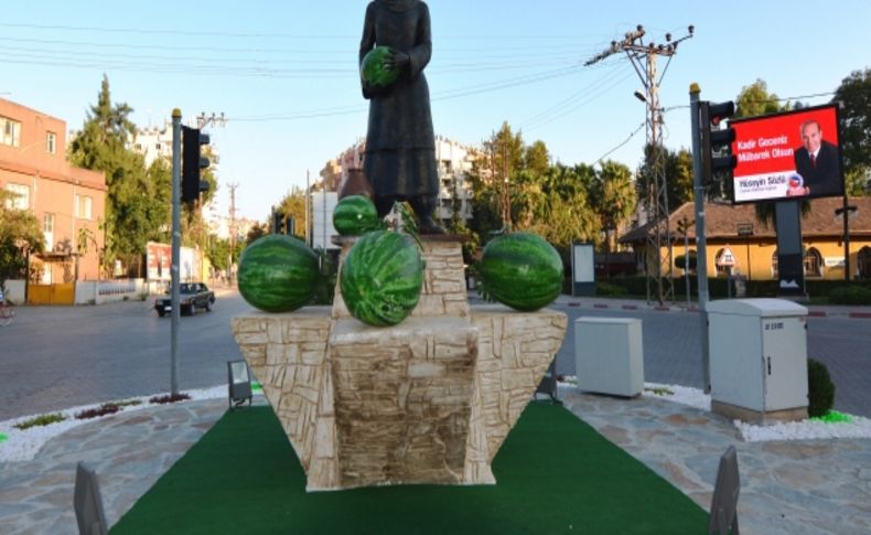 Ceyhan’a karpuz ve pamuk anıtı
