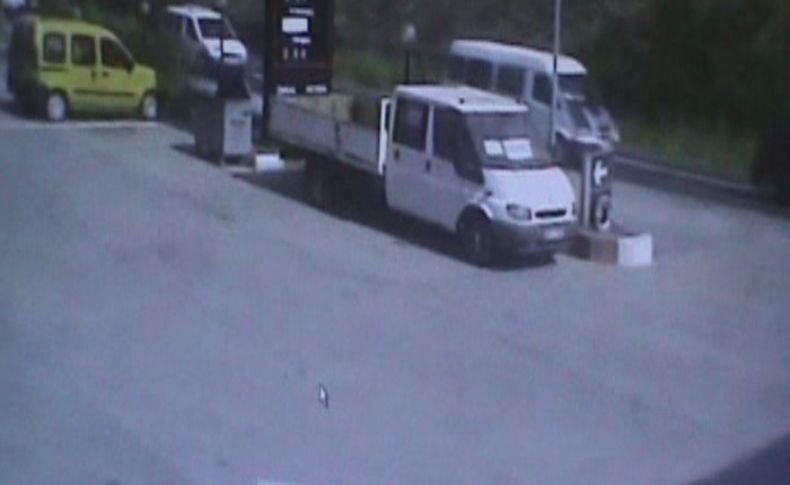 Ceza yazılan aracını vermemek için başına silah dayadı