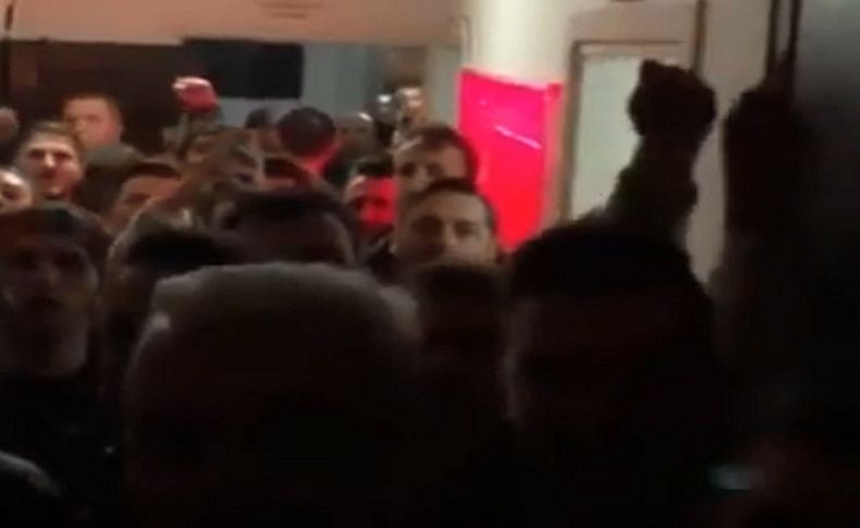 CHP Buca'da gergin gece! Gençler ilçe binasını bastı