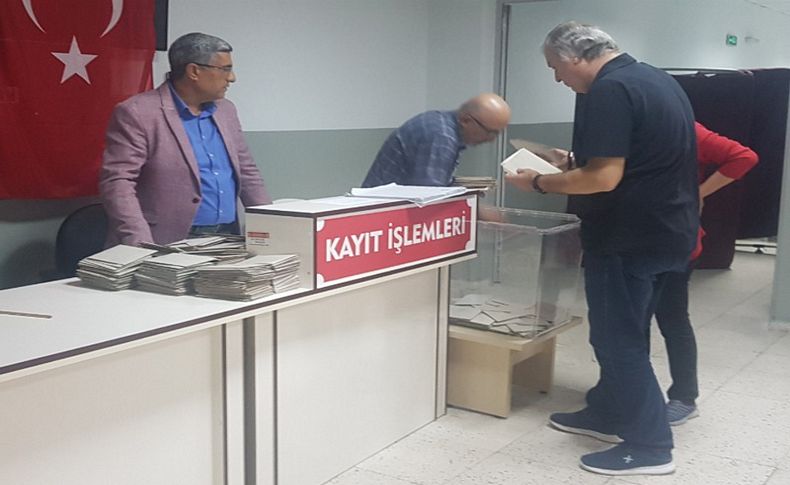 CHP Çiğli'deki mahalle delege seçiminde üyeler 'Beyaz' dedi!