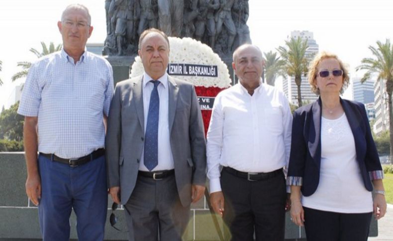 CHP İzmir'den 15 Temmuz çelengi!